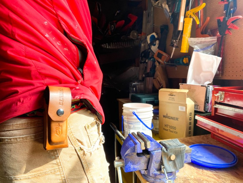 gerber center-drive plus - gerber's center drive leather belt sheath. it holds the tools and a...