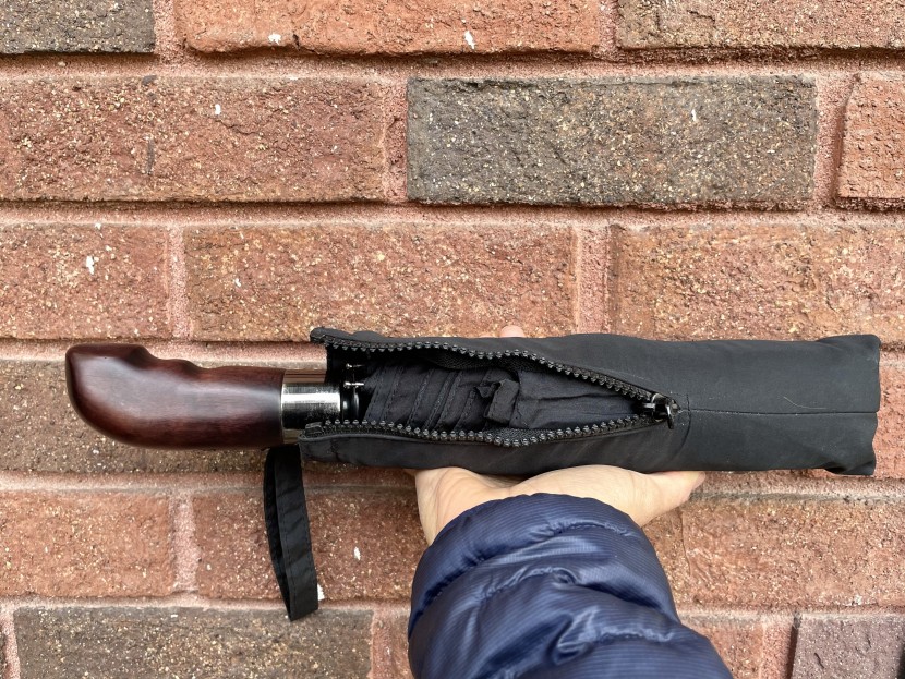 the sleeve has a zipper which makes it more accessible and less...