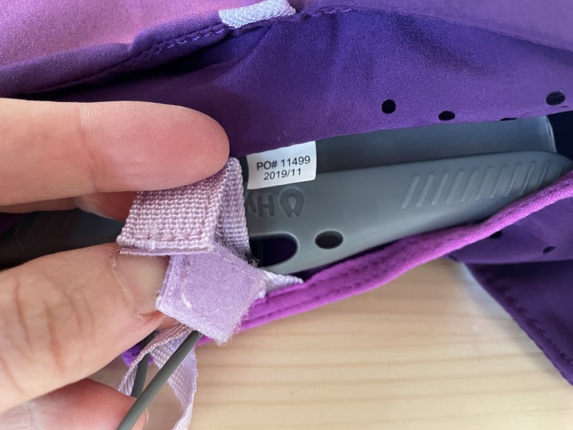 nathan vaporhowe 2.0 12l - this small piece of velcro secures the upper portion of the bladder...