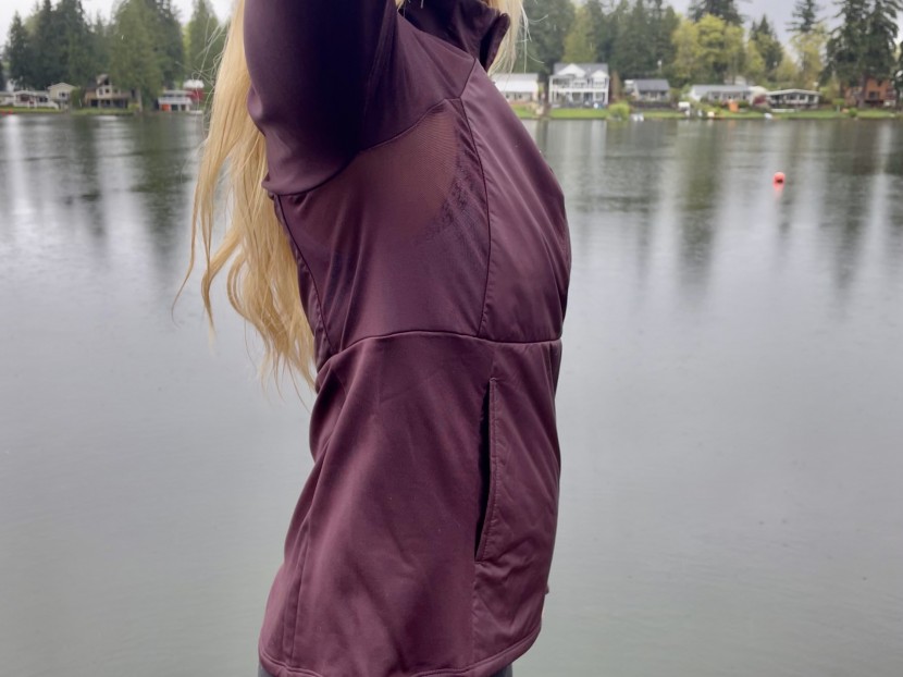 running jacket womens - the mesh panel under the arms helps with breathability.