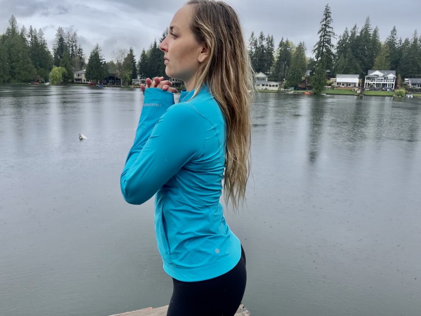 running jacket womens - we love being able to keep our wrists cozy in extra long sleeves.