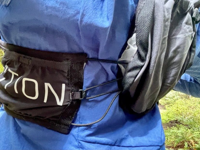 ultimate direction halo for women - the lower bungees are easy to adjust on the go.