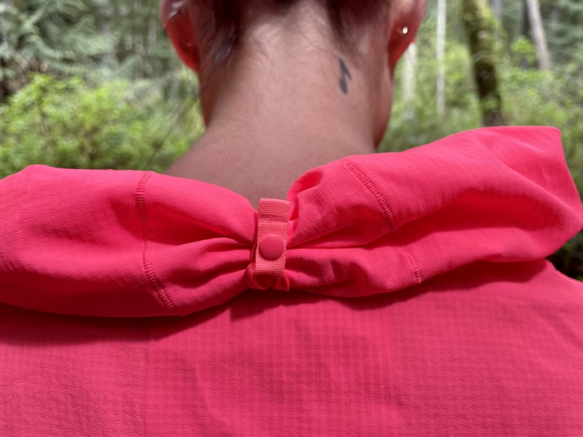 running jacket womens - stashable hoods are great just in case the rain starts to fall.