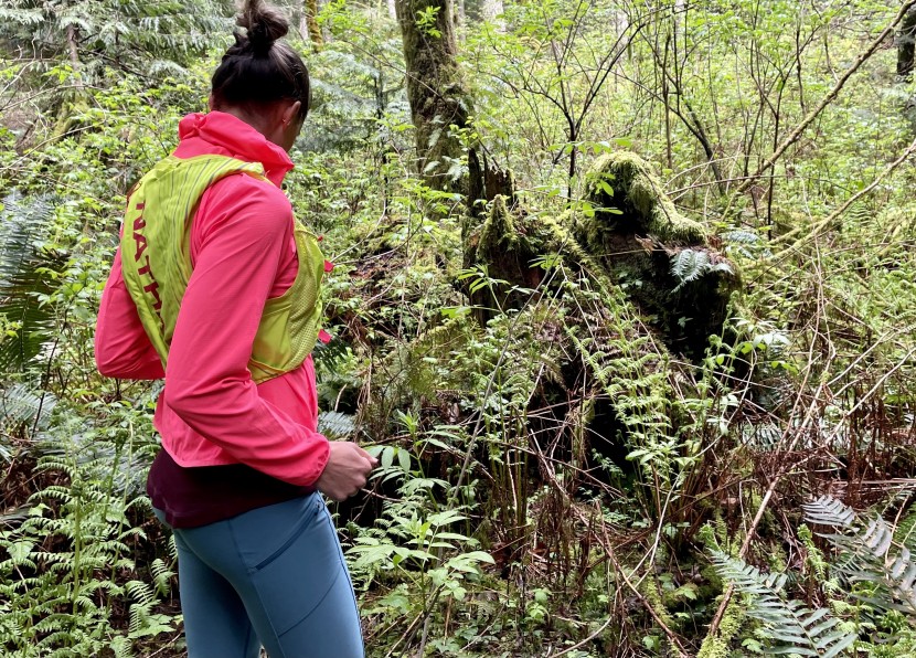 nathan pinnacle 12l  for women - when the pack only contains the bladder, the water has a tendency to...