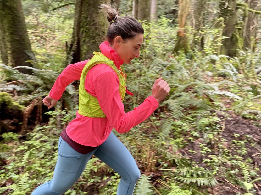 nathan pinnacle 12l  for women - this hydration pack offers a slender profile when it isn't jammed...