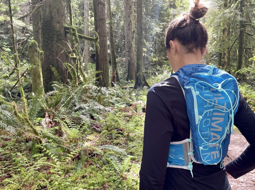 ultimate direction ultra vesta 5.0 for women - the shape of this vest helps the load sit comfortably so you can...