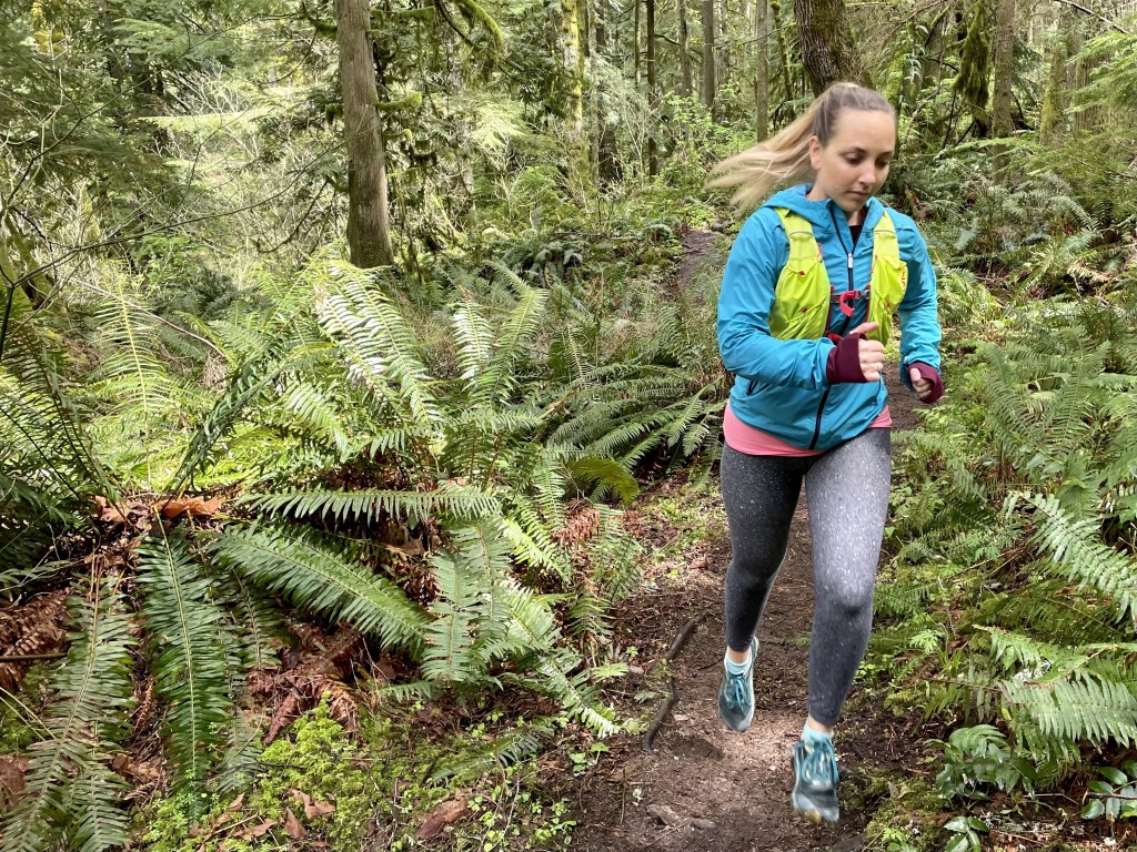 nathan pinnacle 12l  for women - there is nothing better than a day in the forest with everything you...