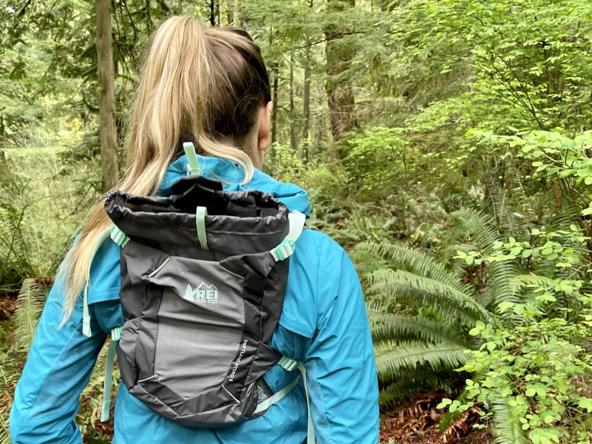 hydration pack for running womens - open for effect, the rei swiftland is a reliable, 5l backpack-style...