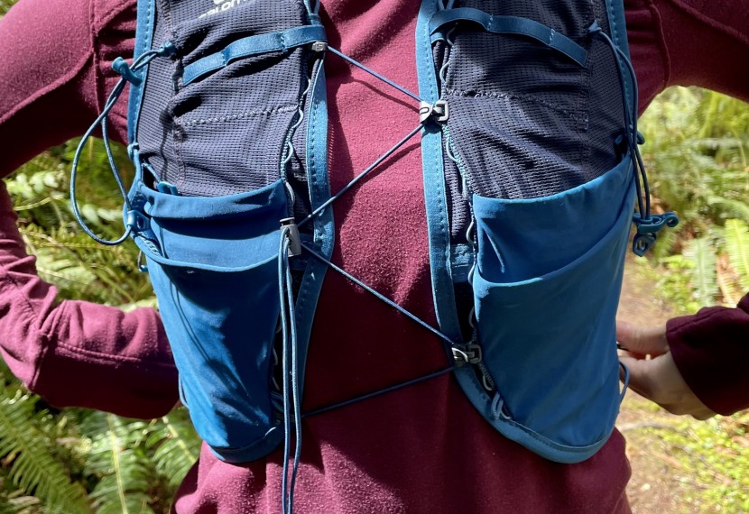 salomon adv skin 8 set - we love the highly-customizable cord closure of this pack.