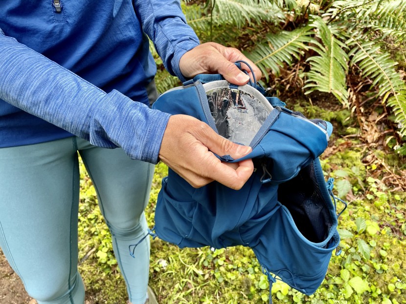 salomon adv skin 8 set - this pack offers an insulated compartment for accommodating an...