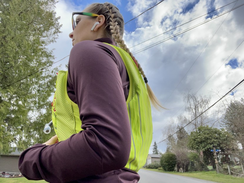 nathan pinnacle 12l  for women - the snug, apparel-like fit of the pinnacle 12l makes it an...