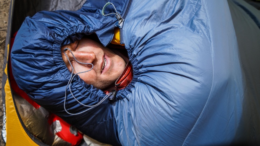 mountain hardwear bishop pass 30 - the hood cinches down reasonably small to seal heat in, but the...