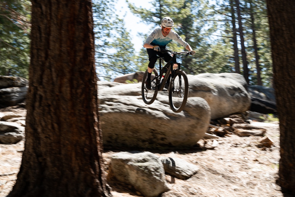 specialized stumpjumper evo comp - the stumpjumper evo is a very confident descender, even in its...