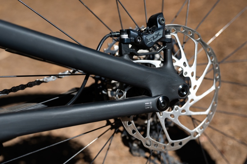 specialized stumpjumper evo comp - flip chips on the chainstay pivots raise or lower the bottom bracket...