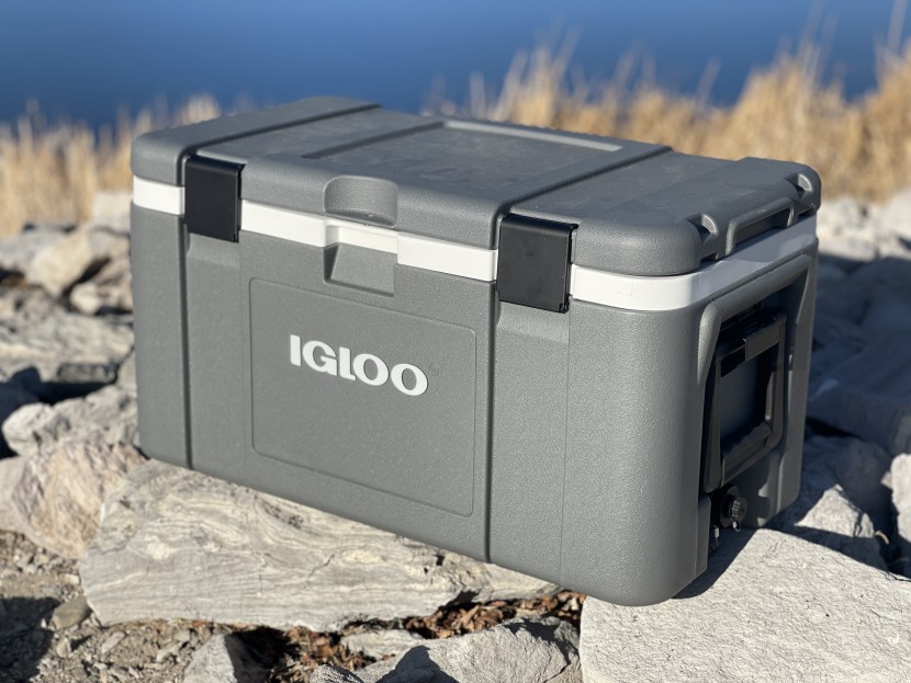 igloo mission 50 - the mission 50 is a snappy-looking mid-sized cooler with a number of...