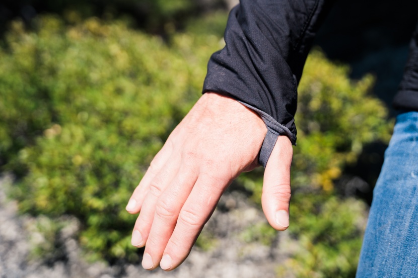 outdoor research refuge air hoody - of all the thumb loop designs, ors really take the cake. if you like...