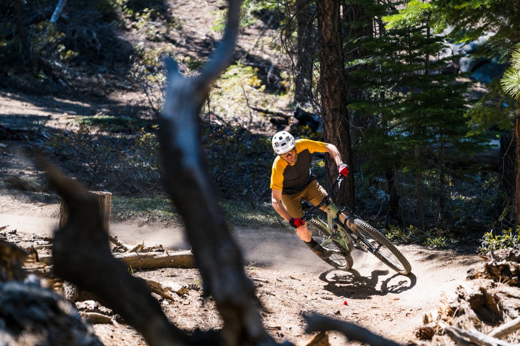 yt jeffsy core 3 - the yt jeffsy is a well-rounded longer travel trail bike with a...