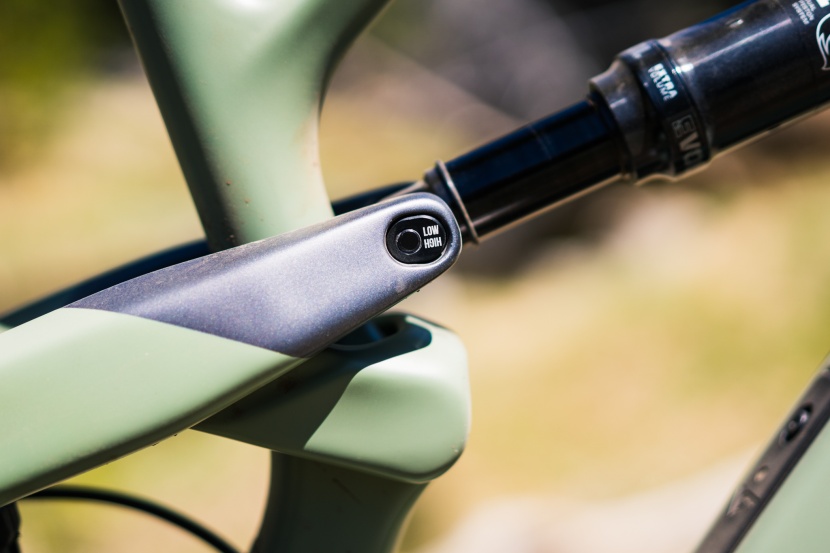 flip chips at the lower shock mount allow you to adjust the geometry...