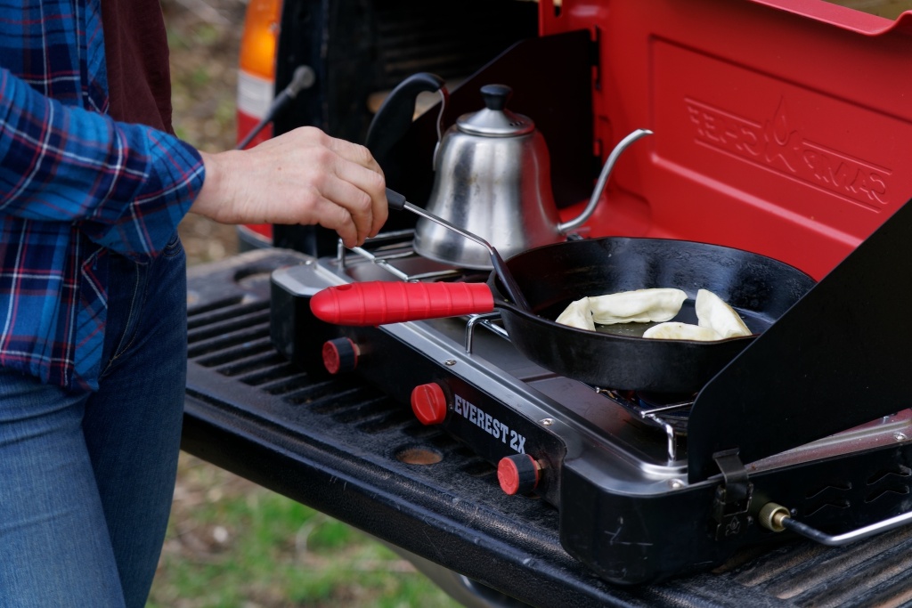 camp chef everest 2x - the beefed-up design of the everest 2x provides more cook space...