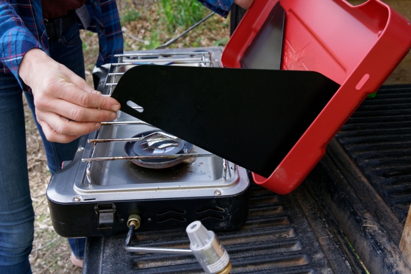 camp chef everest 2x - set up for the everest 2x is pretty easy, simply rock the lid open...