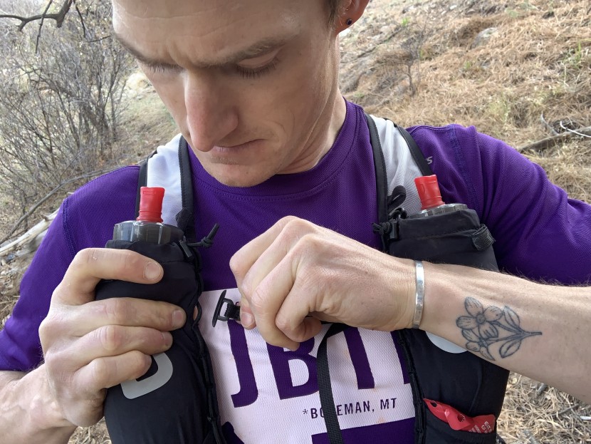 ultimate direction halo - the loop and t-hook system secures the sternum strap in place and is...