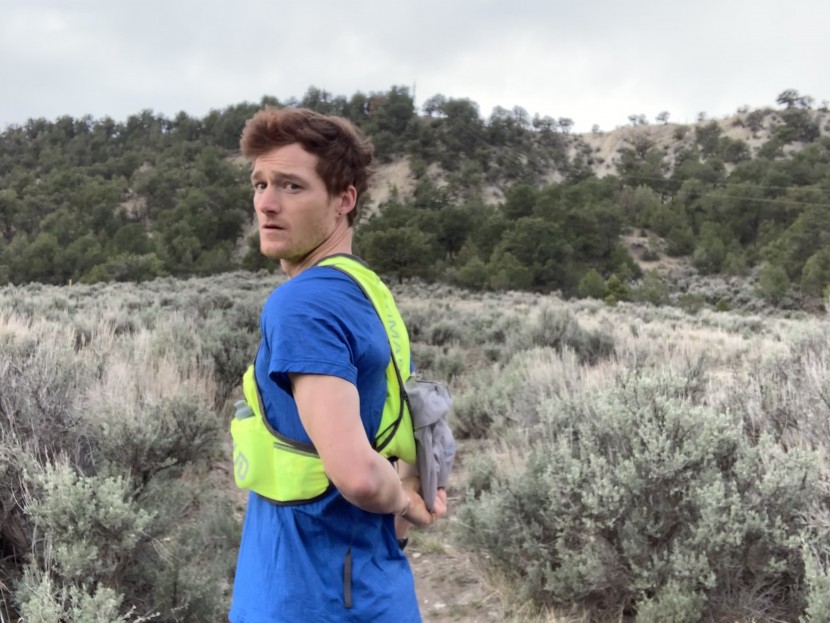 the pocket on the lower back is still reachable to take a layer out...