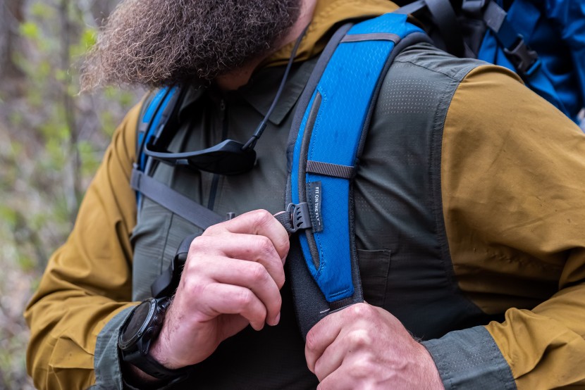 osprey aether 65 - the shoulder straps use extra cushioning at the apex of the...