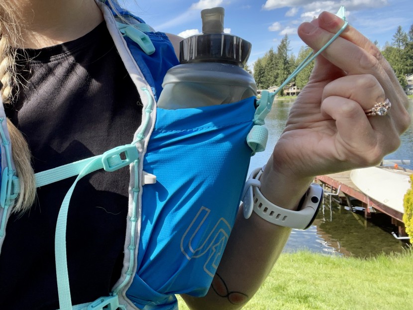 ultimate direction ultra vesta 5.0 for women - the floppy soft bottles of the ultra vesta aren't our favorites.