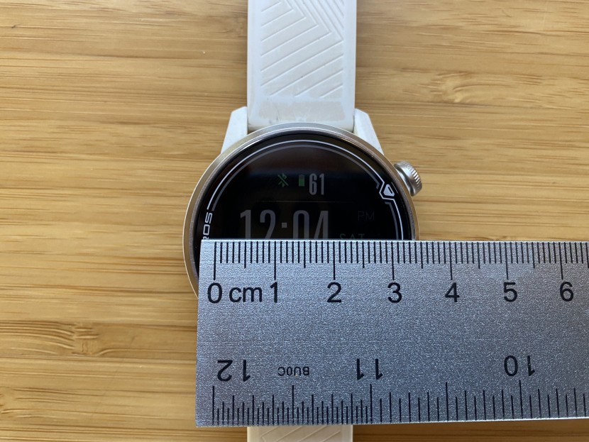 coros apex - a look at the size of the actual screen. while we do like the design...