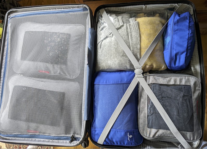 american tourister stratum xlt 28" - the mesh panel on the left does a great job of keeping your clothes...