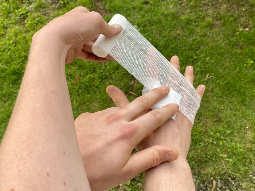 uncharted supply co. core - this kit is useful for bandaging minor to medium scrapes and cuts...