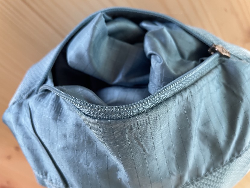 nike essential jacket for women - the essential jacket is pretty packable, stuffing into its own pocket.