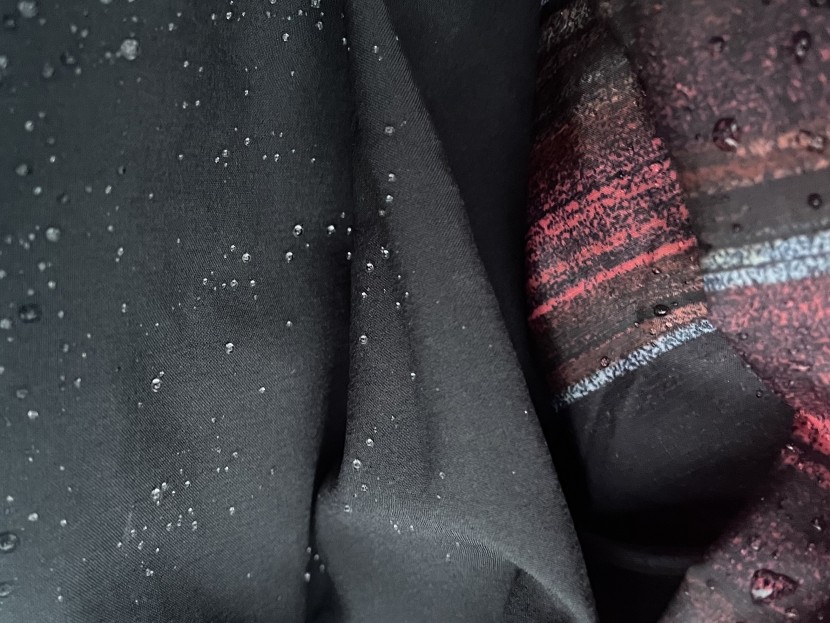 salomon agile full-zip hoodie for women - the agile is water repellent and wrinkle proof.