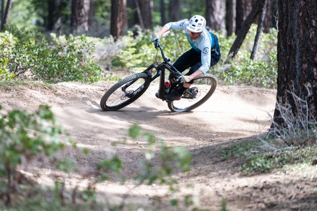 specialized eliminator grid trail t7 - the affordable eliminator t7 is a versatile and well-rounded tire at...