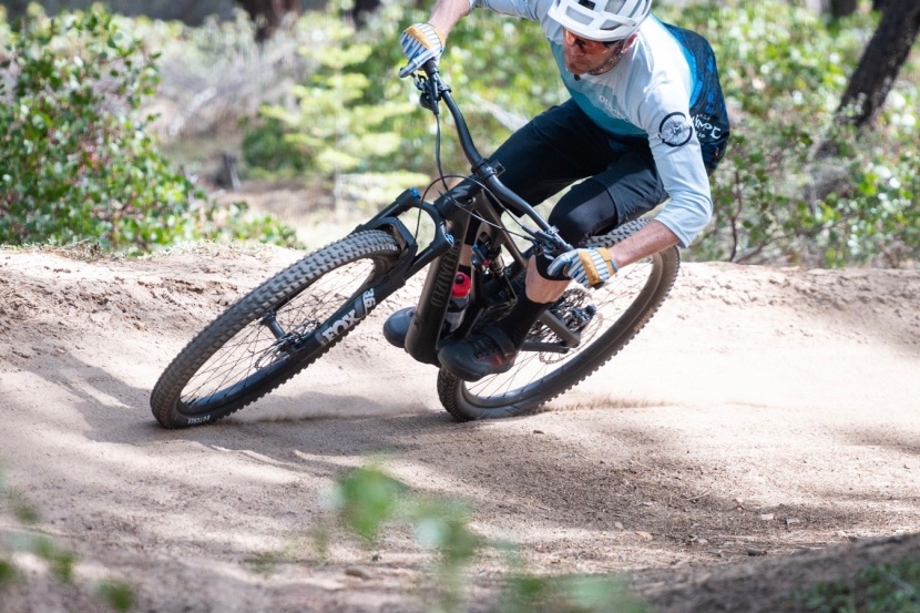 specialized eliminator grid trail t7 - if you look closely in this photo, you can see the sidewall...