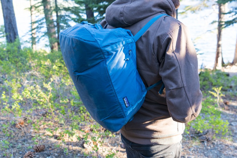 patagonia ultralight black hole - the grab handles also convert to adjustable backpack straps.