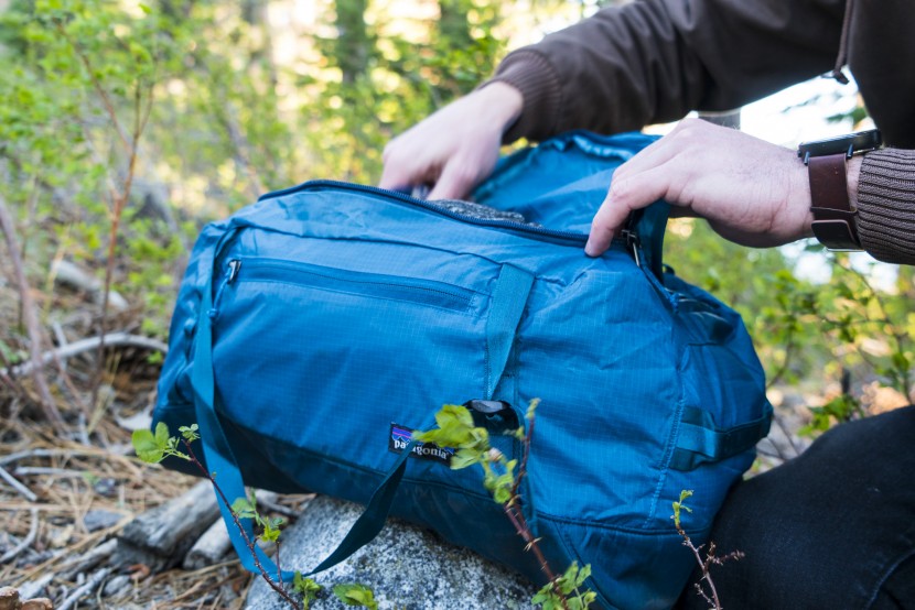 patagonia ultralight black hole - this bag has a large, d-zipper opening for easy packing.