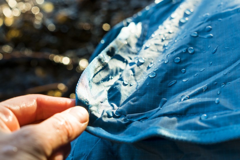 patagonia ultralight black hole - the 70d nylon fabric is suprisingly good at repelling water, but you...