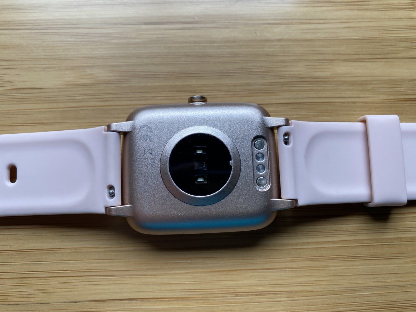 letscom smart watch - a look at the heart rate monitor.
