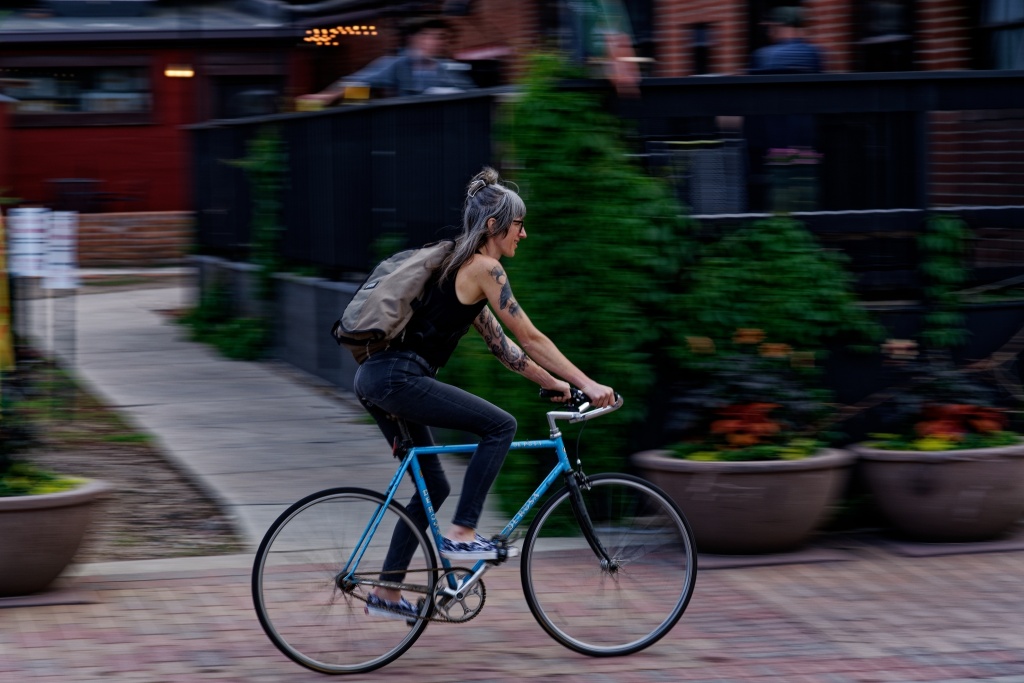 chrome buran iii - the chrome buran is a savvy, comfortable, and stylish messenger bag...