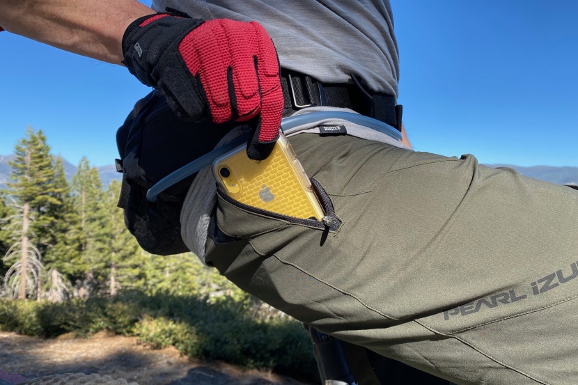 pearl izumi summit - the backloading thigh pockets can easily fit a modern smartphone and...