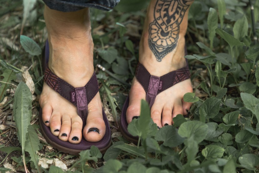 chaco lowdown flip - these sleek flips provide optimal support and traction.