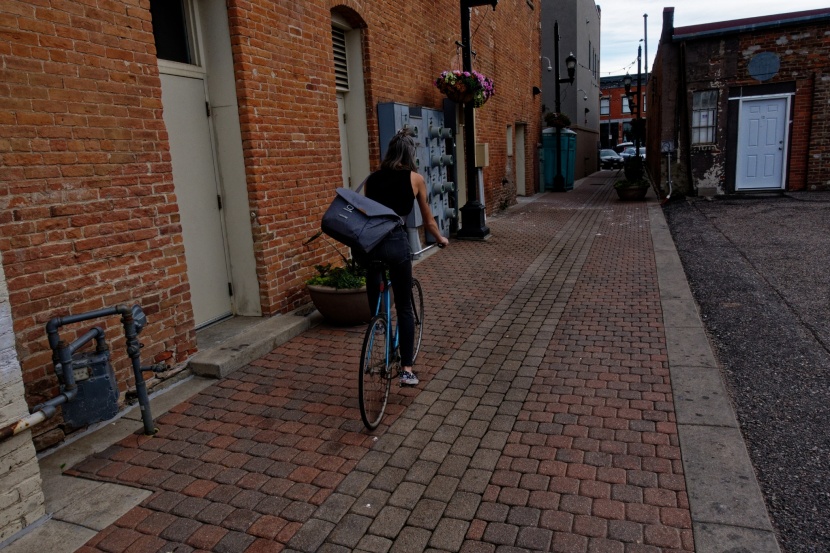 peak design everyday messenger - with so many features for efficiently organizing camera equipment...