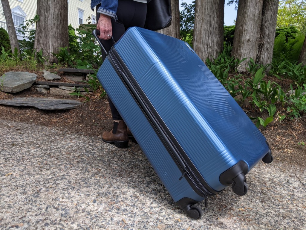 american tourister stratum xlt 28" - the stratum is pleasantly light and gives you plenty of room and...