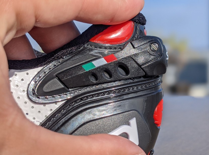 sidi wire 2 air vent carbon - the sidi even lets you adjust your heel tension.