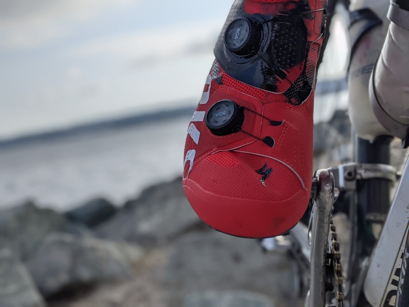specialized s-works ares - the upper on the s-works ares actually closes over a built-in sock...