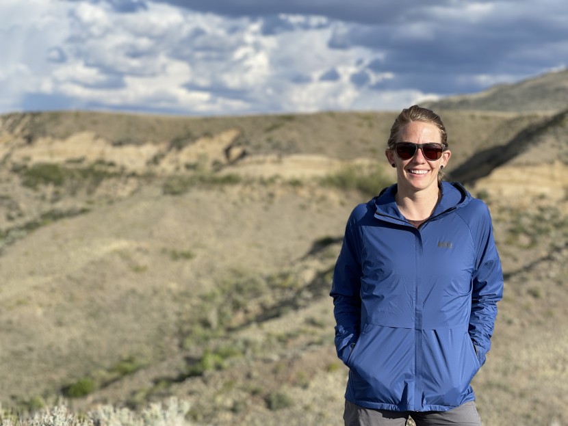 rei co-op active pursuits jacket for women - loosely covered vents open around the entire middle of the jacket...