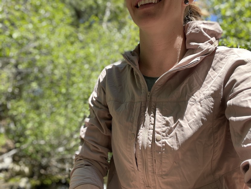 mountain hardwear echo lake hoodie for women - two chest pockets offer storage even while wearing a hip belt or...