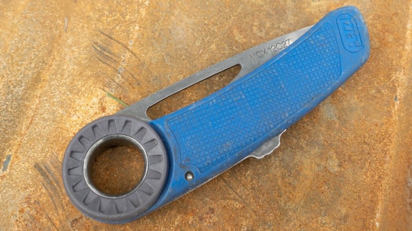 petzl spatha - as compared to "regular" pocket knives, the spatha is unique in...