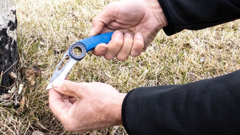 pocket knife - you can open the spatha a variety of ways. that grey circle moves...